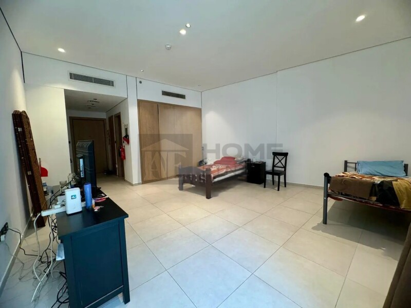 Apartment for Sale in Beverly Residence 1 - Jumeirah Village Circle, Dubai - Modern Studio | Terrace | Vacant on Transfer at 720000 AED