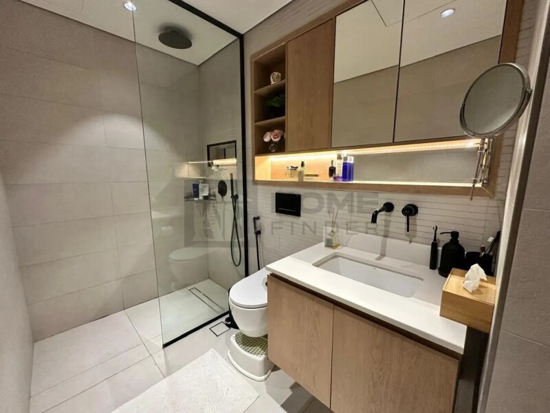 Apartment for Sale in Beverly Residence 1 - Jumeirah Village Circle, Dubai - Upgraded Interior | Rented | High ROI at 1140000 AED