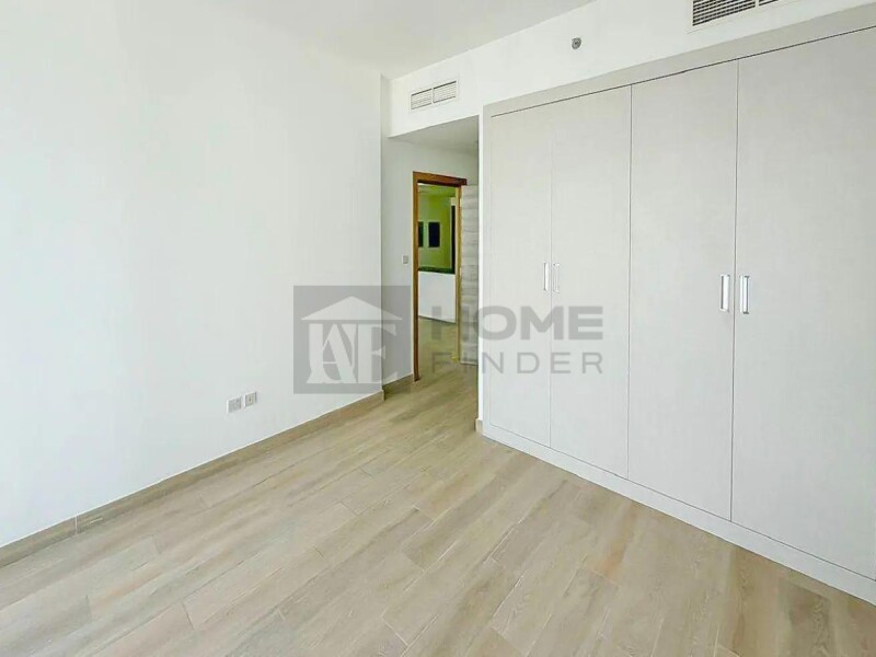 Apartment for Sale in BLOOM TOWERS A - JVC, Dubai - Vacant | High Floor | Great Views at 2100000 AED