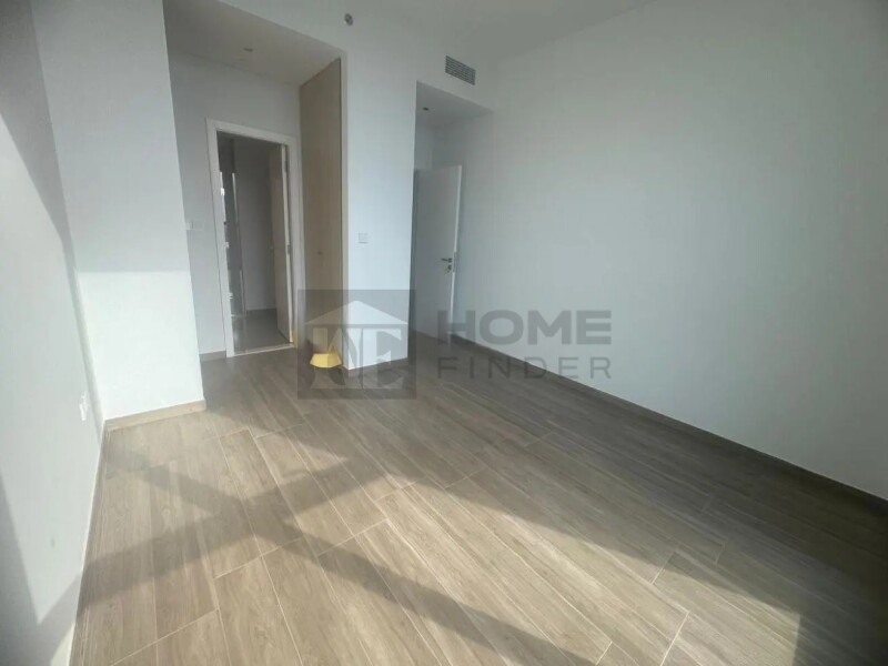 Apartment for Sale in Belgravia Heights 2 - Jumeirah Village Circle, Dubai - Hot Deal | Vacant on Transfer | White Goods at 2190000 AED