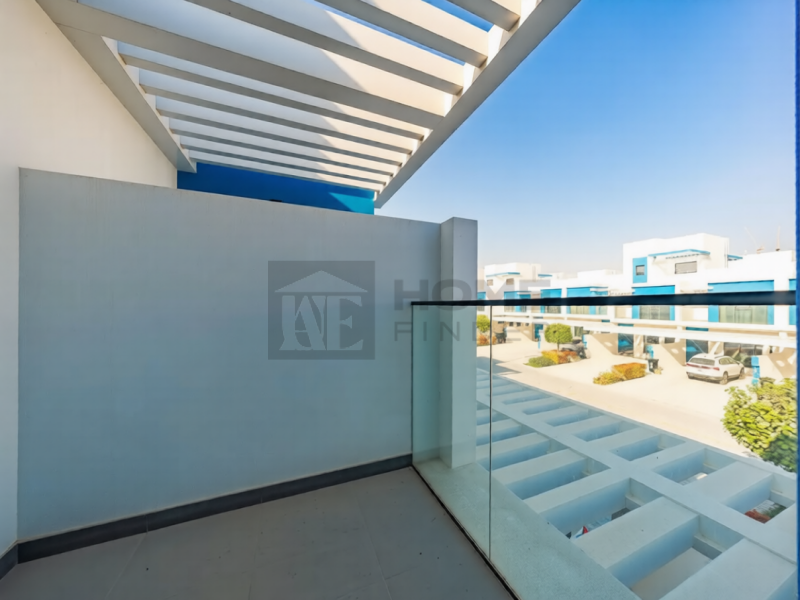 Townhouse for Rent in Santorini 2 - Damac Lagoons, Dubai - End Corner | L Shape Gurden | 5BR + Maid | at 200000 AED