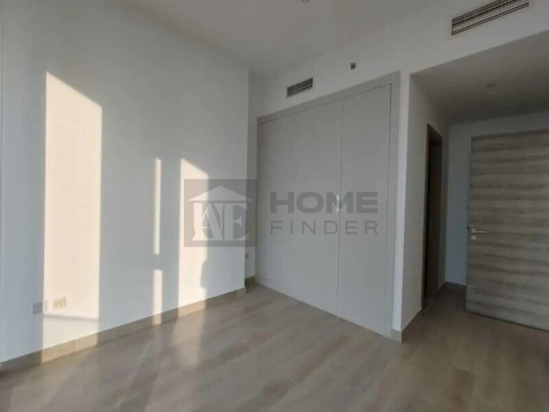 Apartment for Sale in Bloom Tower B - Jumeirah Village Circle, Dubai - Skyline View |Premium Layout |High Floor at 75000 AED