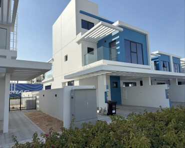 Luxury Corner 5BR + Maid Villa | Private Garden