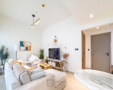 Corner Apt | Pool View | Spacious | Furnished