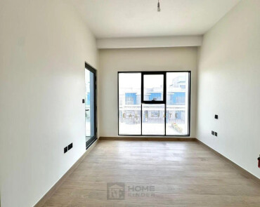 End of Row | Corner plot | Great Location
