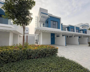 4 BR Townhouse | Single Row | Great Location